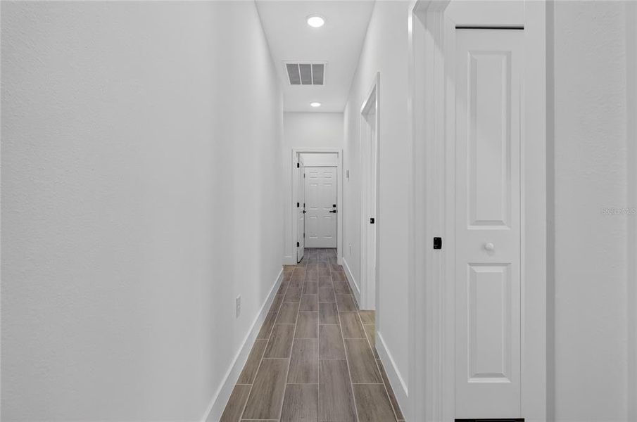 Spacious, unfurnished interior of a new home in , Orange City (Image 19).