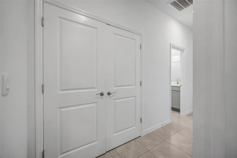 Spacious, unfurnished interior of a new home in Woodcreek, Wesley Chapel (Image 35).