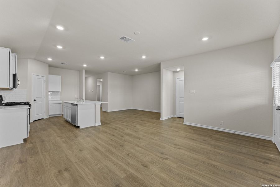 Spacious, unfurnished interior of a new home in Brookstone Creek, San Antonio (Image 26).