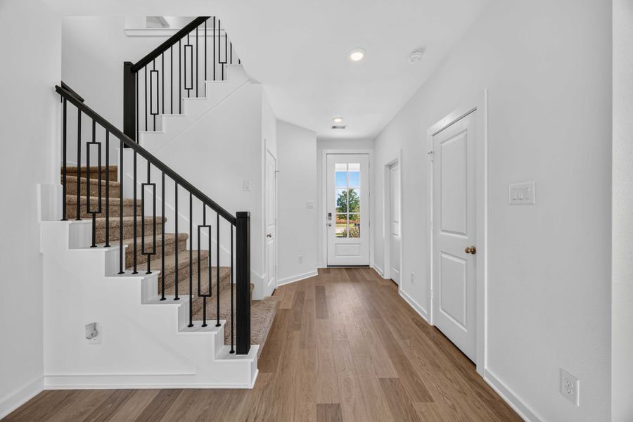 Spacious, unfurnished interior of a new home in La Segarra 40', Brookshire (Image 16).
