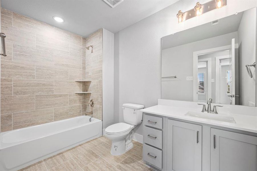 Furnished interior view inside a new home in Heritage Towne, Grand Prairie (Image 10).