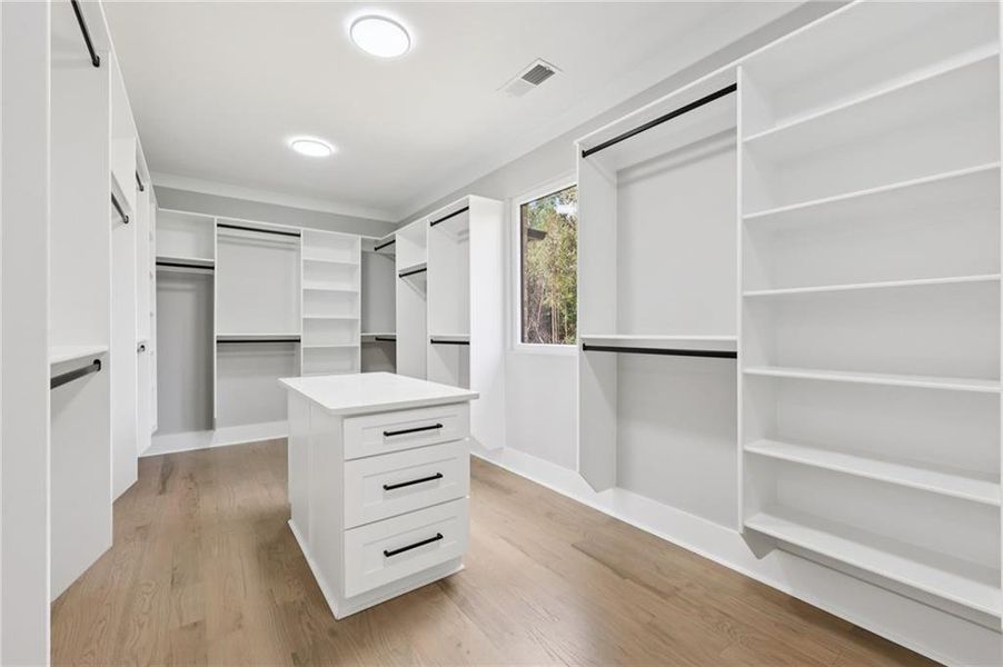 Image 50 of a home in .