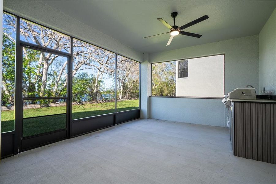 Exterior details and patio area of a home in , Haines City (Image 4).