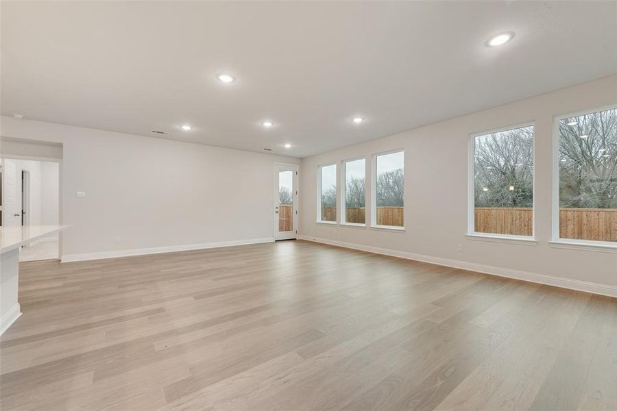 Spacious, unfurnished interior of a new home in Creekside of Crowley, Crowley (Image 15).