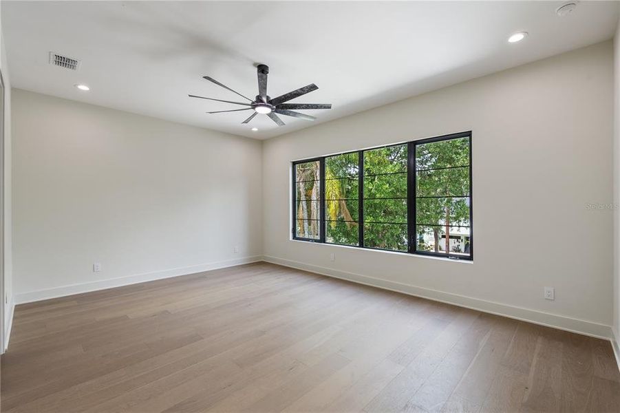 Spacious, unfurnished interior of a new home in , Orlando (Image 45).