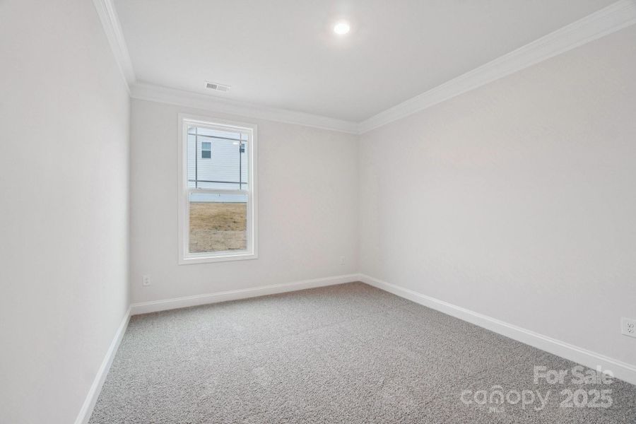 Spacious, unfurnished interior of a new home in Sylvan Creek, Denver (Image 23).