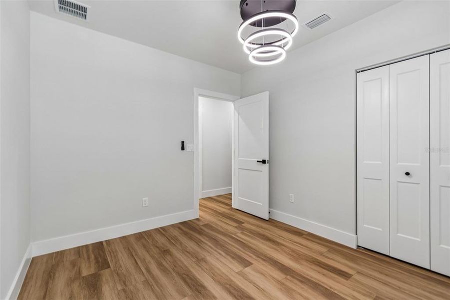 Spacious, unfurnished interior of a new home in , Tampa (Image 33).