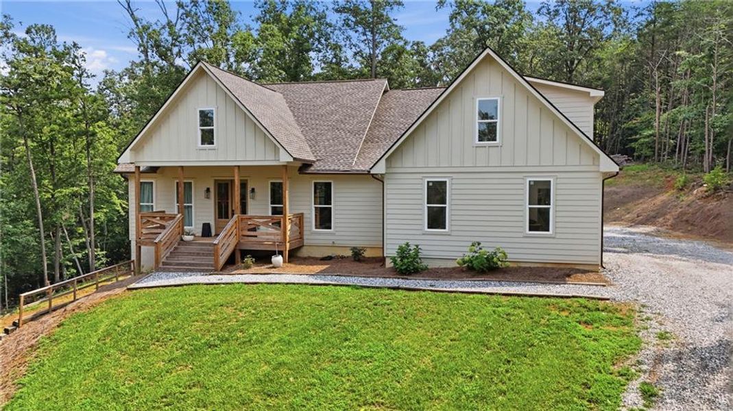 Exterior details and patio area of a home in , Demorest (Image 4).