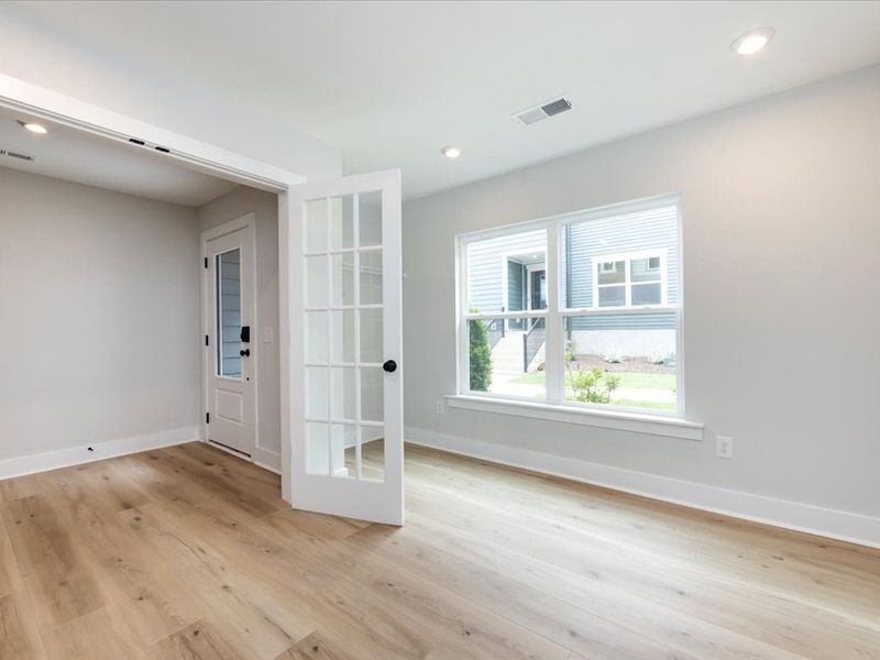 Spacious, unfurnished interior of a new home in Context at Oakhurst, Charlotte (Image 38). Spacious, unfurnished interior of a new home in Context at Oakhurst, Charlotte (Image 38).