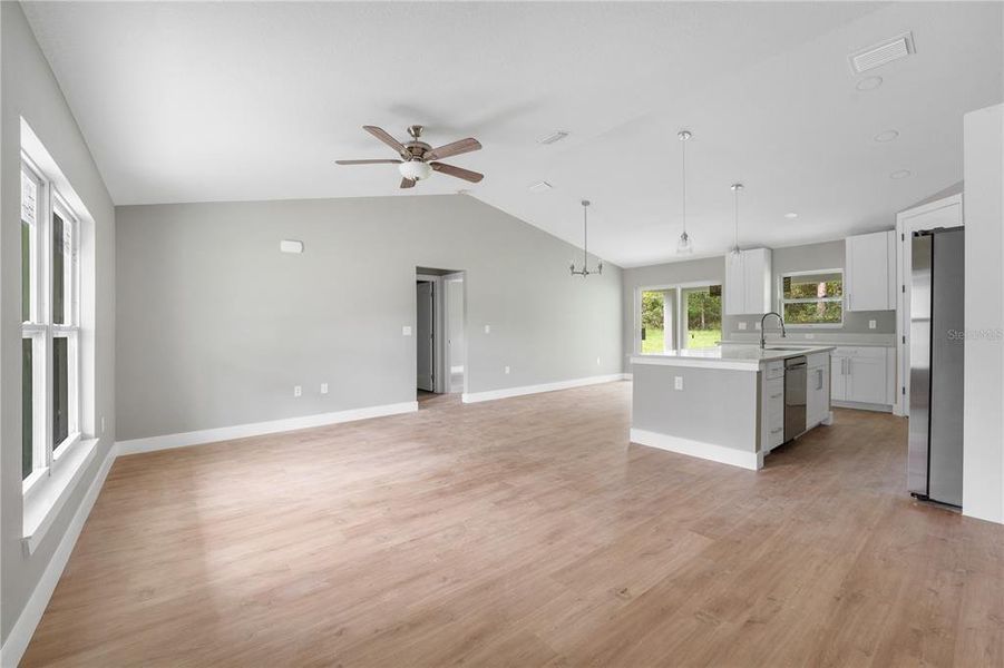 Spacious, unfurnished interior of a new home in , Citrus Springs (Image 21).