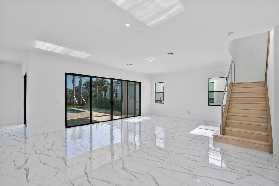 Spacious, unfurnished interior of a new home in Solana Bay at Avenir, Palm Beach Gardens (Image 7).