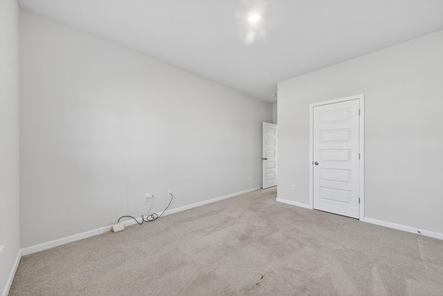 Spacious, unfurnished interior of a new home in Azalea Ridge at Summers Corner: Arbor Collection, Summerville (Image 32).