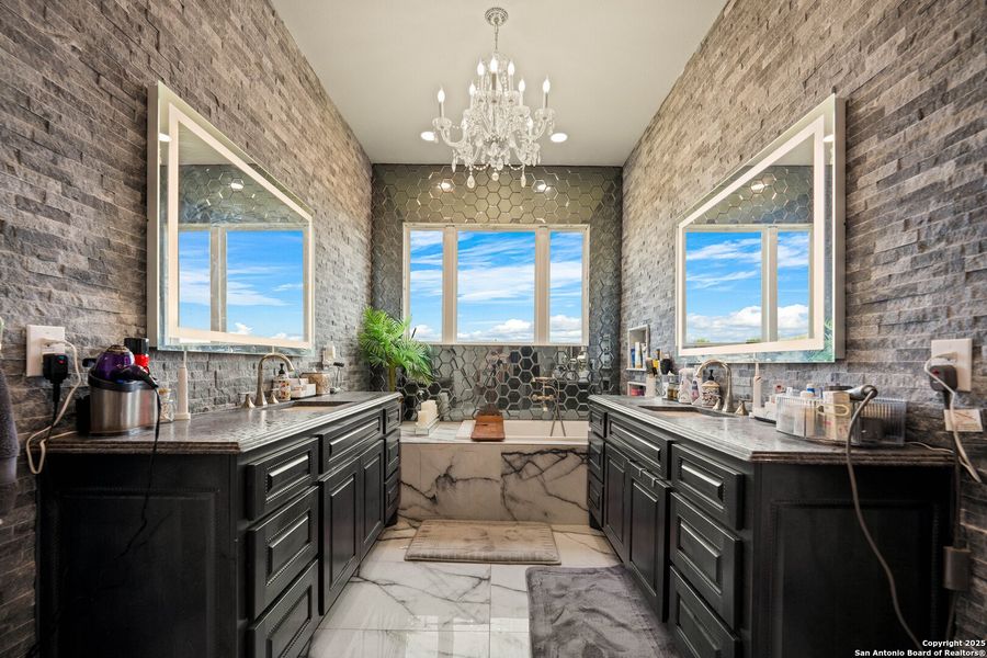 Furnished interior view inside a new home in , Kenedy (Image 36).