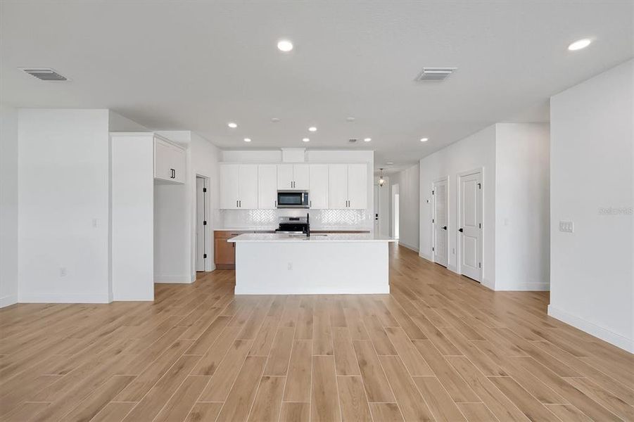 Spacious, unfurnished interior of a new home in Prairie Oaks, St. Cloud (Image 20).
