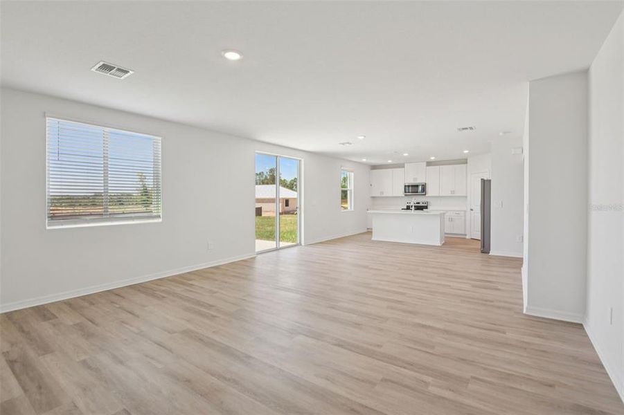 Spacious, unfurnished interior of a new home in Hilltop Vistas, Dade City (Image 17).