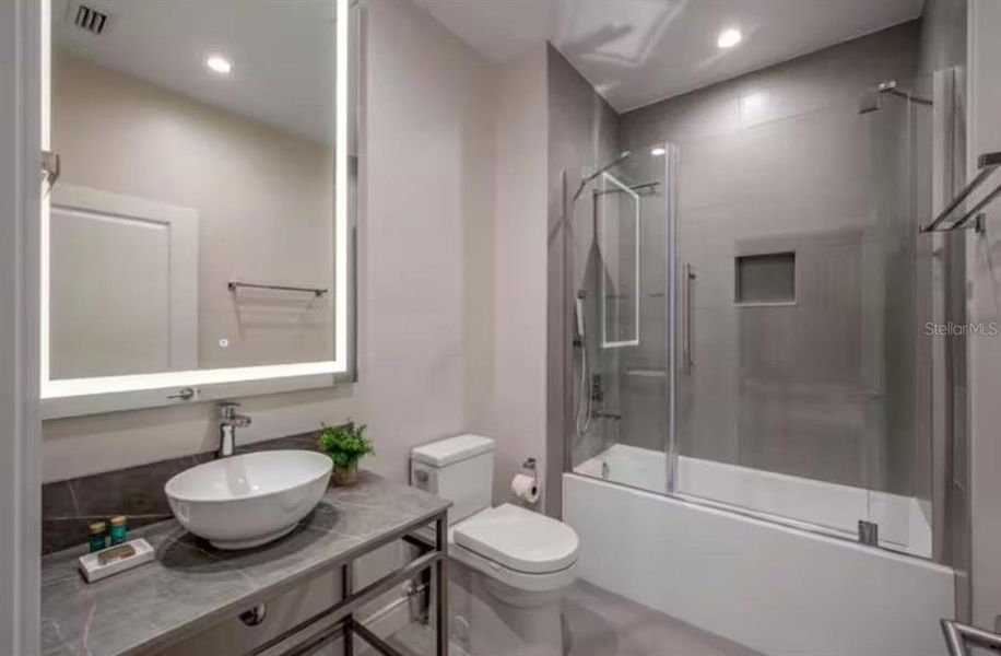 Furnished interior view inside a new home in , Kissimmee (Image 4).