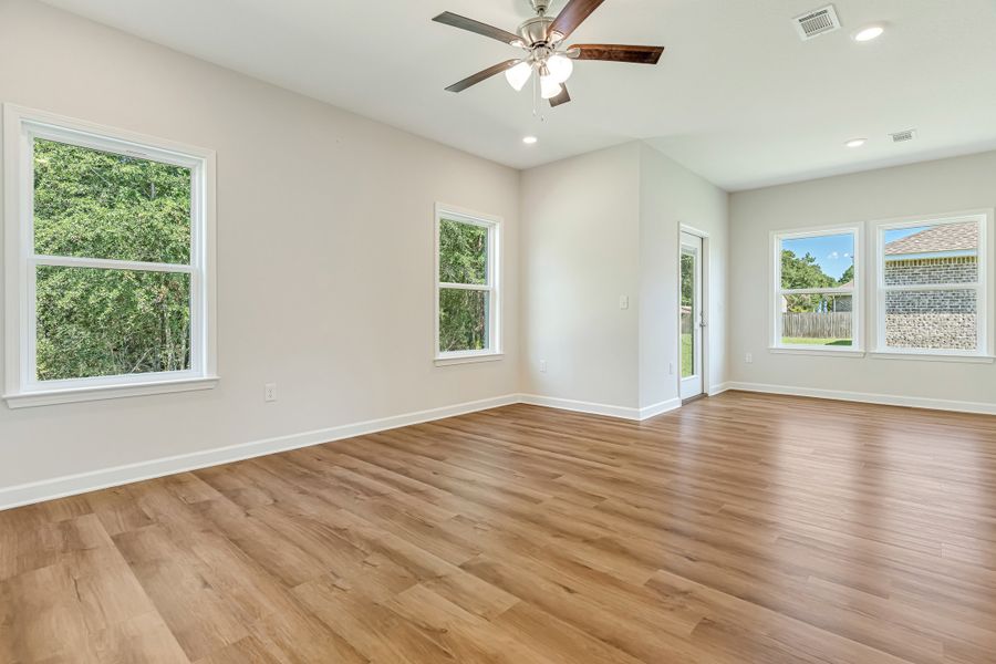 Representative unfurnished interior of a home built from the Elizabeth by CJL Homes in McCarthy Estates, Defuniak Springs (Image 29).