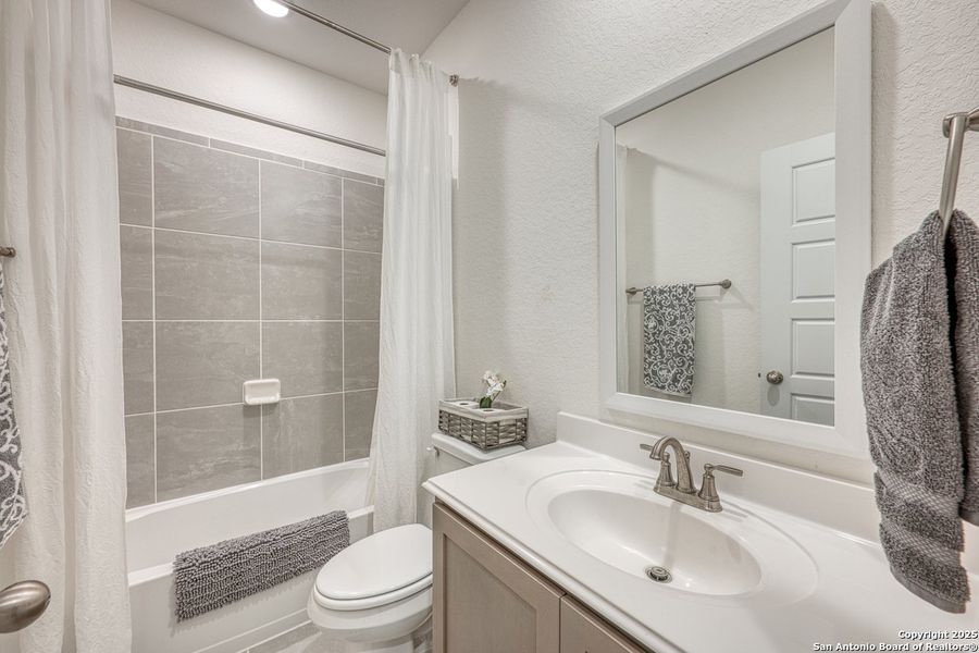 Furnished interior view inside a new home in Hunters Ranch, San Antonio (Image 15). Furnished interior view inside a new home in Hunters Ranch, San Antonio (Image 15).