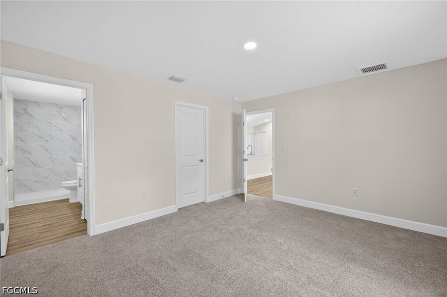 Spacious, unfurnished interior of a new home in Cape Coral, Cape Coral (Image 17).