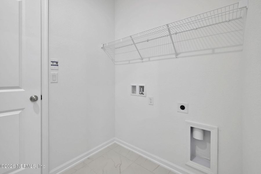 Spacious, unfurnished interior of a new home in Hyland Trail, Green Cove Springs (Image 24).