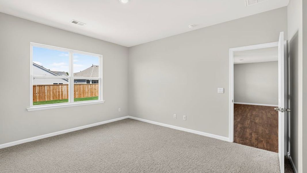 Spacious, unfurnished interior of a new home in Foxbank, Gray Court (Image 31).