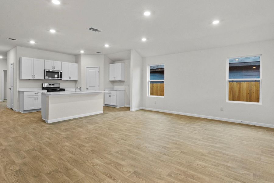 Spacious, unfurnished interior of a new home in Trace, San Marcos (Image 22).