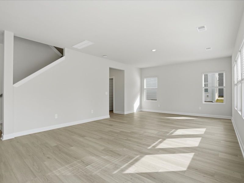 Spacious, unfurnished interior of a new home in Brayfield Manor - Signature Collection, Wellford (Image 14).