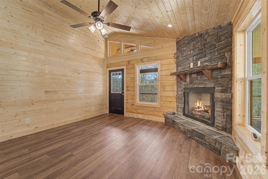 Spacious, unfurnished interior of a new home in , Whittier (Image 31).