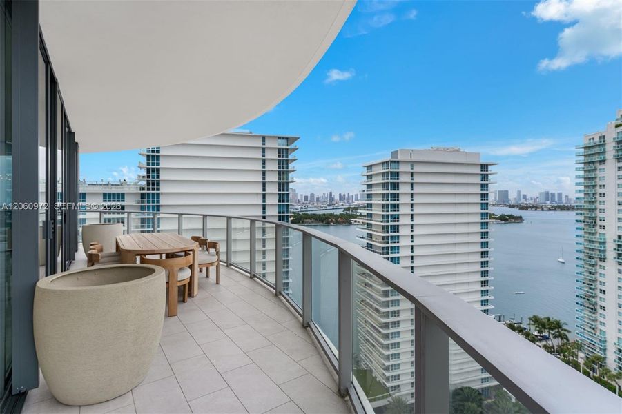 Condo located in Miami Beach, FL showcasing its design and architecture (Image 20).