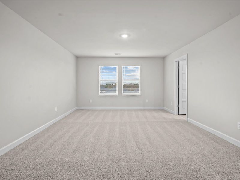 Spacious, unfurnished interior of a new home in Chatham Forest, Duncan (Image 14).