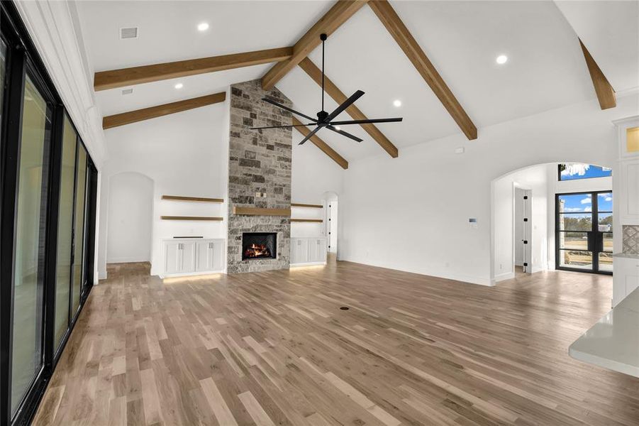 Spacious, unfurnished interior of a new home in , Aledo (Image 33).