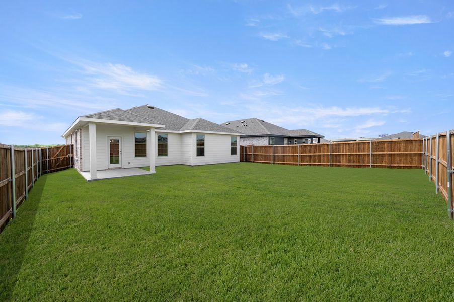 Exterior details and patio area of a home in Burgess Meadows, Cleburne (Image 3).