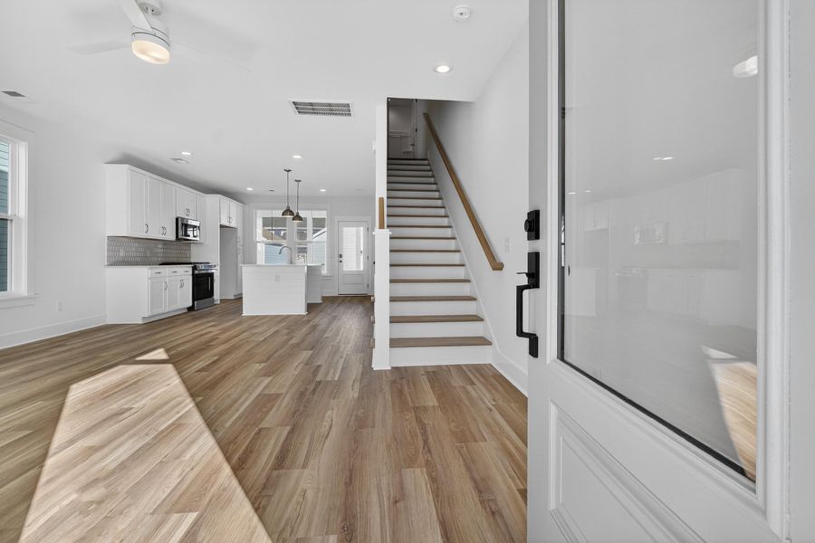 Spacious, unfurnished interior of a new home in , Summerville (Image 16).