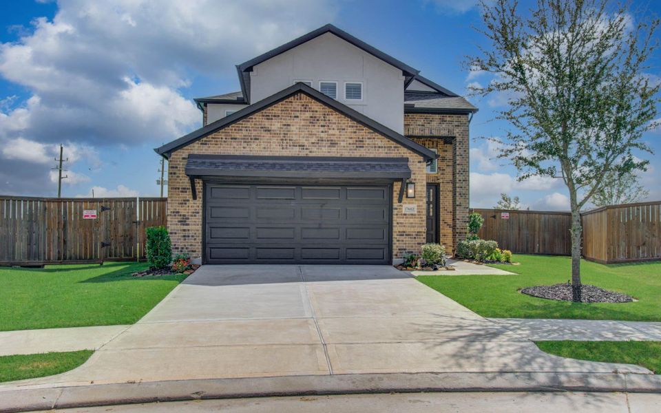 Front exterior of a new home in , Richmond, TX, highlighting curb appeal (Image 24). Front exterior of a new home in , Richmond, TX, highlighting curb appeal (Image 24).
