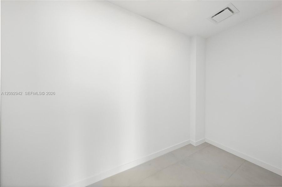 Spacious, unfurnished interior of a new home in , Miami (Image 20).