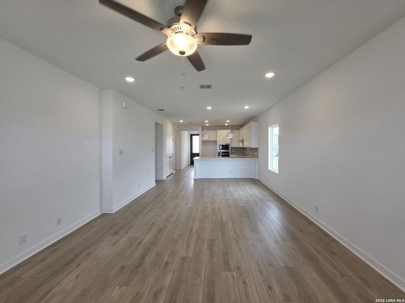 Spacious, unfurnished interior of a new home in Saddlebrook Ranch, Schertz (Image 15).