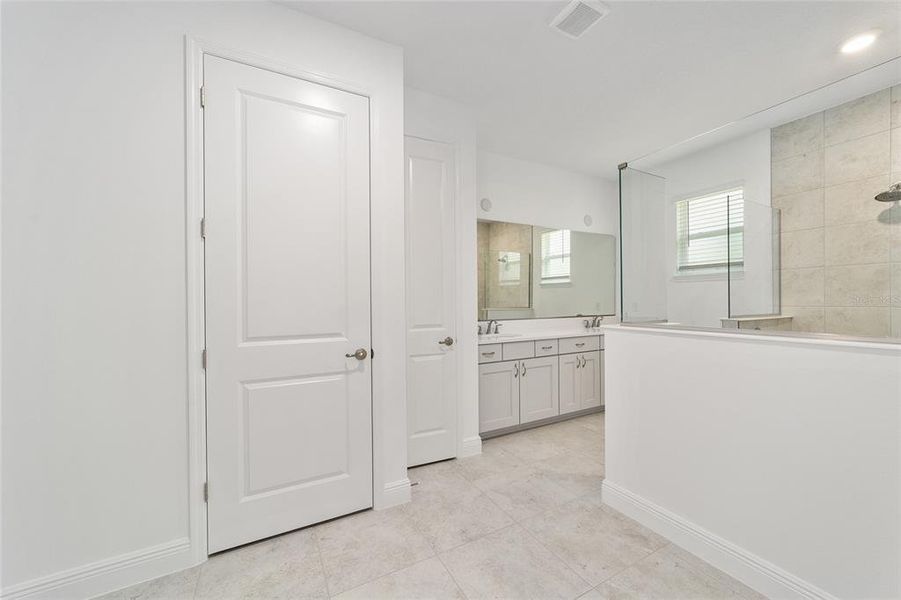 Furnished interior view inside a new home in , Ocala (Image 10).