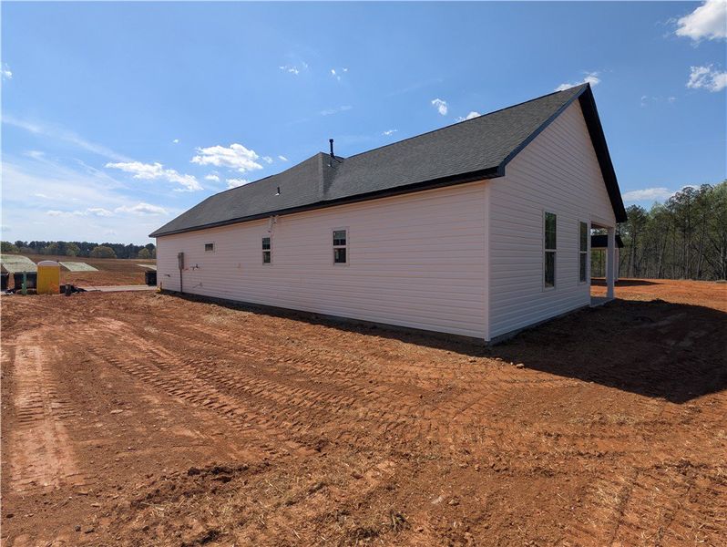 This newly constructed home features a crisp exter This newly constructed home features a crisp exter