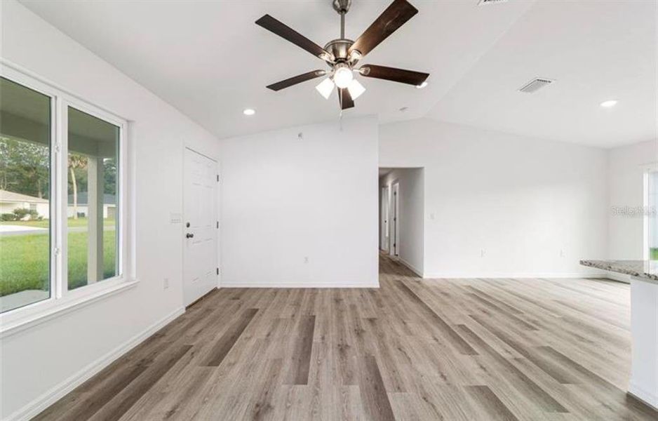 Spacious, unfurnished interior of a new home in , Silver Springs (Image 30).