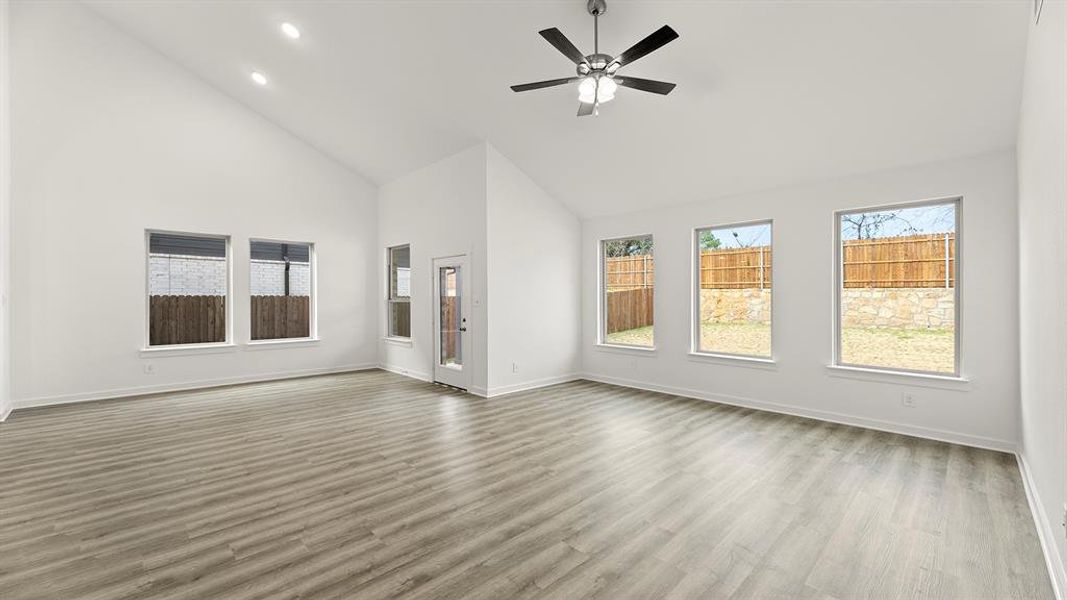 13. 1504 Edgeway - Family 13. 1504 Edgeway - Family