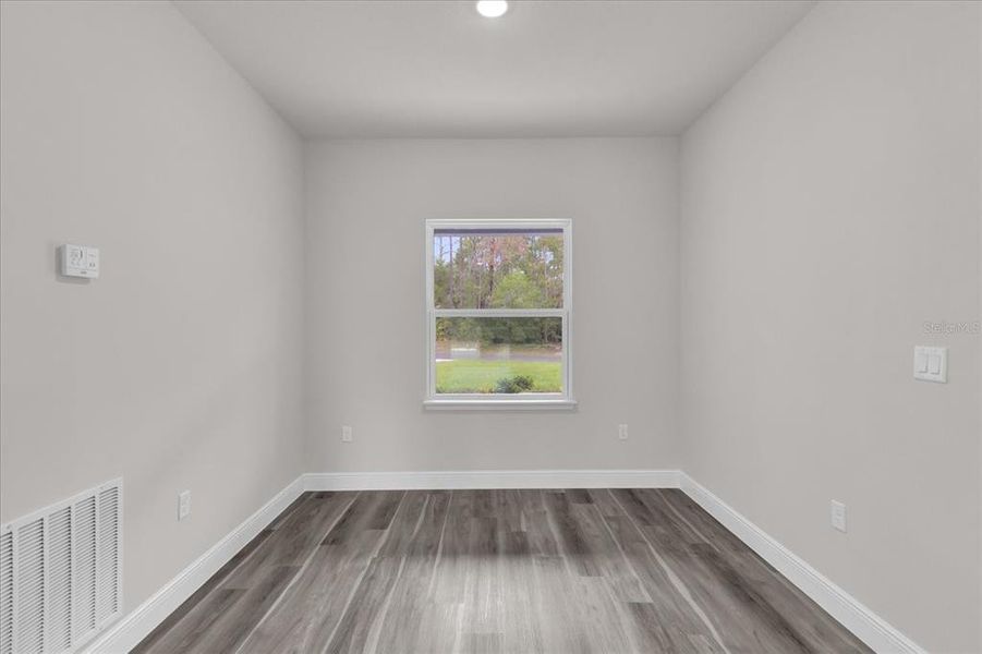 Spacious, unfurnished interior of a new home in , Ocala (Image 7).