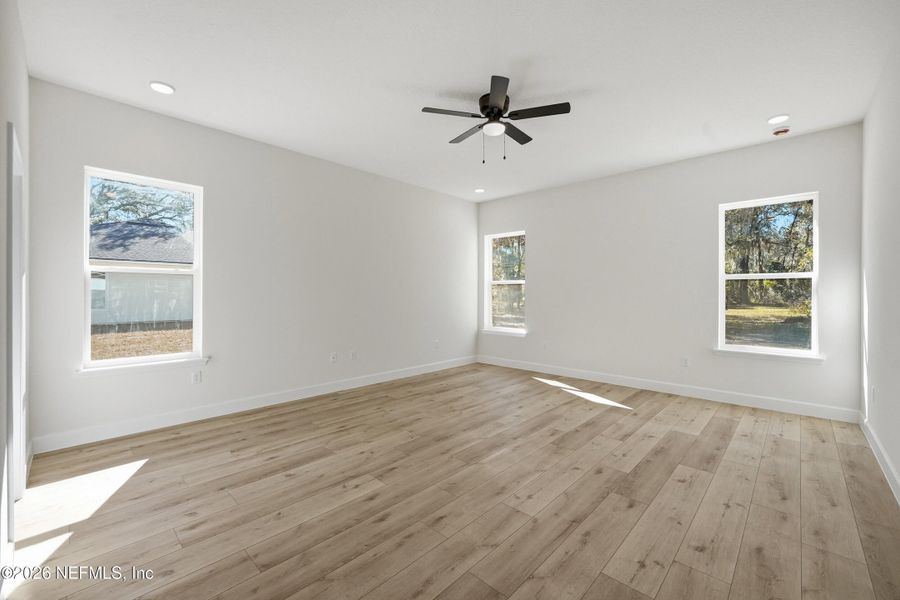 Spacious, unfurnished interior of a new home in , Jacksonville (Image 26).