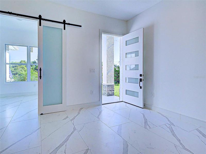 Spacious, unfurnished interior of a new home in , Rotonda West (Image 34).