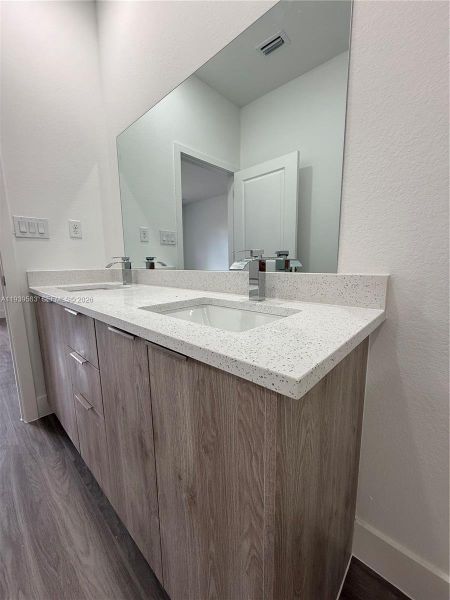 Image 28 of a home in .