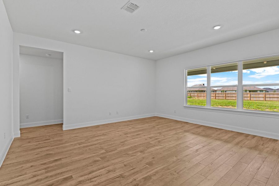Spacious, unfurnished interior of a new home in Railhead, Cedar Creek (Image 18). Spacious, unfurnished interior of a new home in Railhead, Cedar Creek (Image 18).