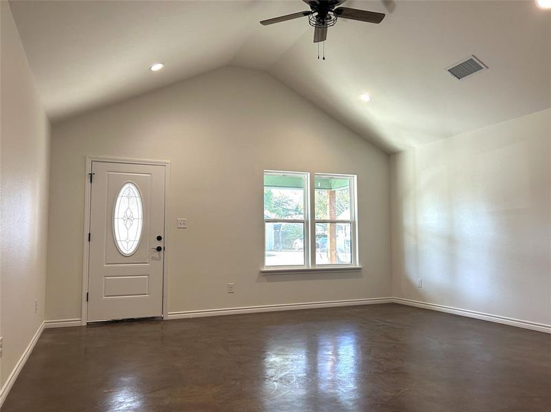 Spacious, unfurnished interior of a new home in , Grandview (Image 12).