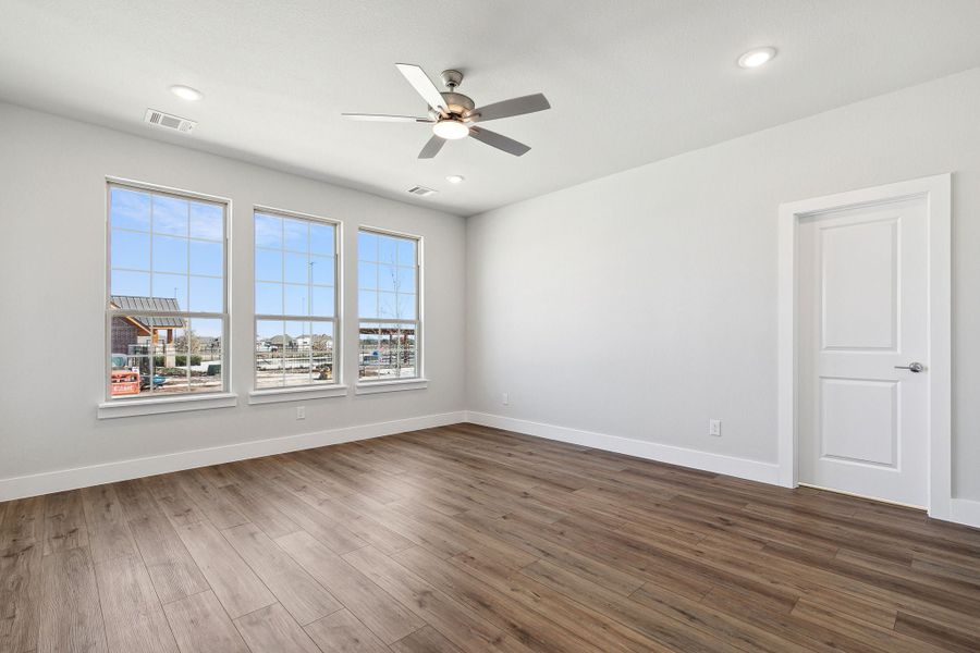Spacious, unfurnished interior of a new home in Dove Hollow, Waxahachie (Image 22). Spacious, unfurnished interior of a new home in Dove Hollow, Waxahachie (Image 22).