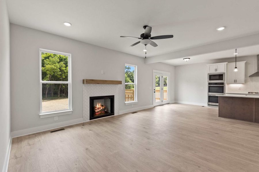 Spacious, unfurnished interior of a new home in , Gallatin (Image 4).