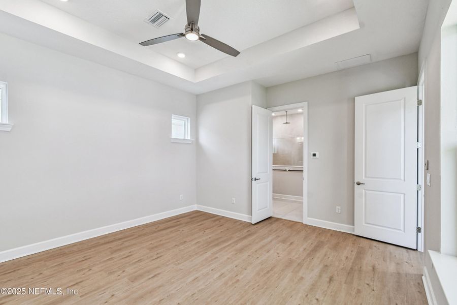 Spacious, unfurnished interior of a new home in , Jacksonville (Image 24).