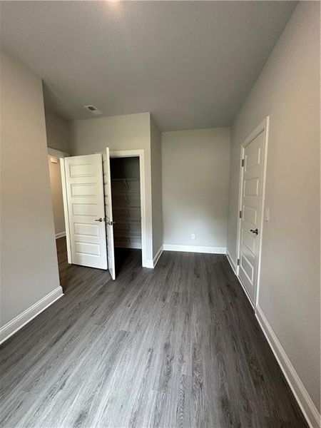 Spacious, unfurnished interior of a new home in Mirror Lake at South Harbour, Villa Rica (Image 36).